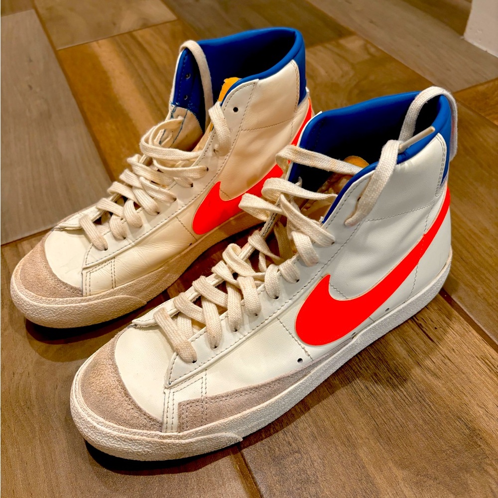 Nikes Blazer Mid ‘77 Sail Total Orange Sneakers DQ4692-100 Women’s Size 9.5
